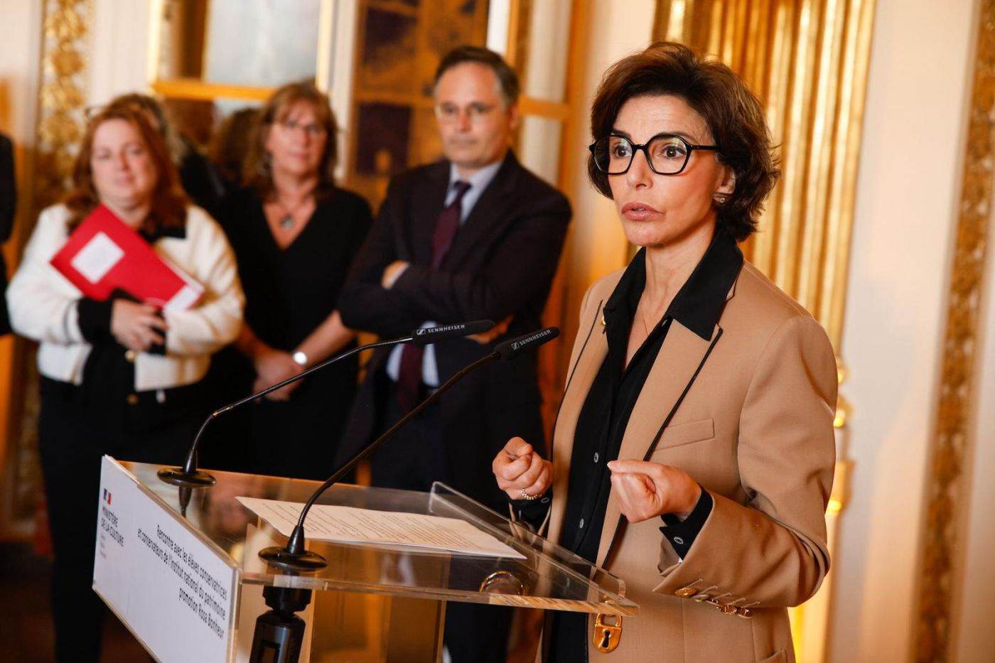 Ministrul culturii, Rachida Dati, a demisionat înaintea alegerilor la primăria Parisului